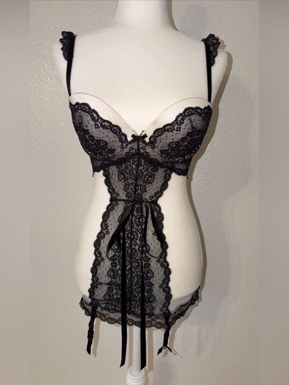 Victoria's Secret Lingerie Top Bra Bustier 34C Black White Pushup Lace Mesh